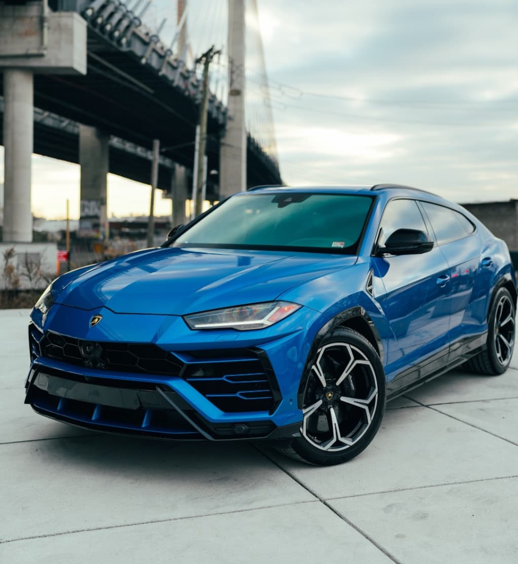 2019 LAMBORGHINI URUS BLUE