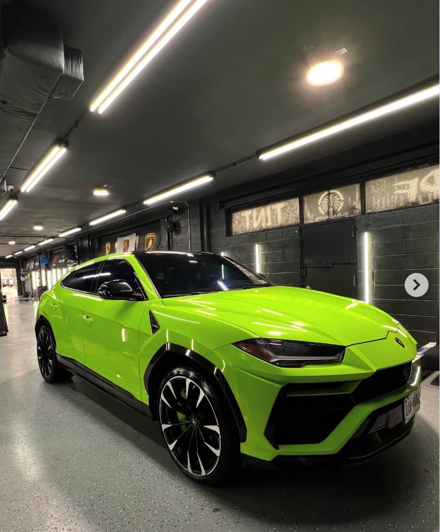 2022 LAMBORGHINI URUS GREEN